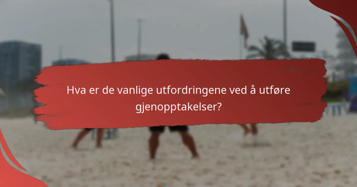 Hvor skjer gjenopptakelser på strandfotballbanen?