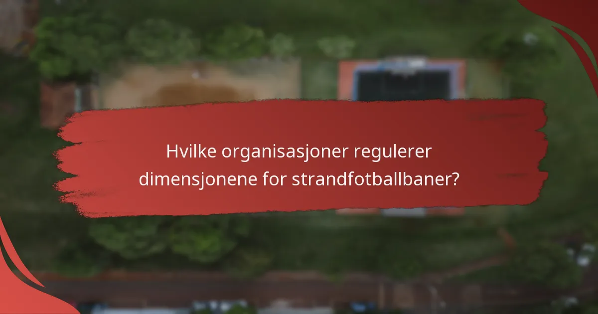 Hvilke organisasjoner regulerer dimensjonene for strandfotballbaner?