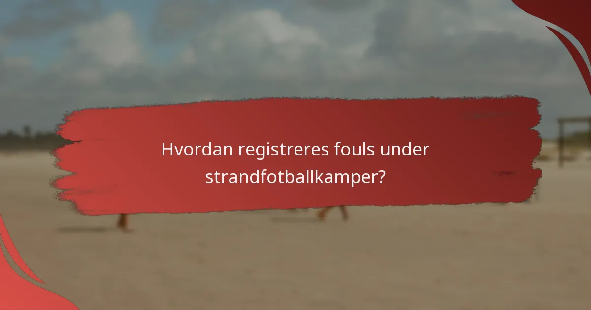Hvordan sammenlignes reglene for fouls i strandfotball med tradisjonell fotball?